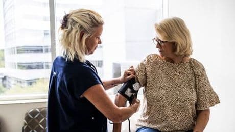 Frauengesundheit: Wo Frauen in Medizin und Forschung immer noch zu kurz kommen