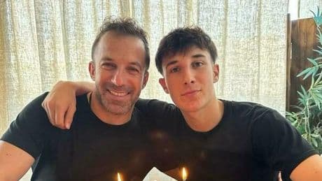 Alex Del Piero, il figlio Tobias esordisce nella Sanremese: in campo anche Djorkaeff e Gattuso junior