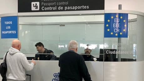 Will UK-EU talks really result in British travellers using e-gates at EU airports?