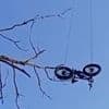 ▶ Gewonde Oekraïense soldaat ontsnapt aan Russen op e-bike die per drone werd afgeleverd