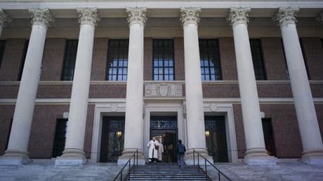 États-Unis : Donald Trump gèle deux milliards de subventions pour l’université Harvard