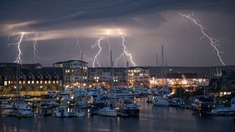 Met Office issues thunderstorm alert as Brits warned of 'damage to homes'