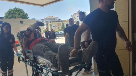 Bursa'da üzerine cam düşen işçi yaralandı