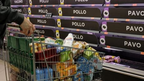Huevos y frutas se disparan un 15% tras el fin de la rebaja del IVA y avanzan más subidas de precios en el supermercado