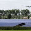 Piloten werden verblind, nu eist Schiphol dat Belgisch bedrijf zonnepark van 90 miljoen euro afbreekt