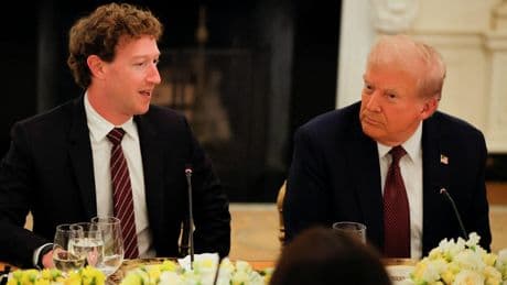„Sorry, ich war nicht bereit dafür“ - Mikro enthüllt, was Zuckerberg Trump zuflüstert