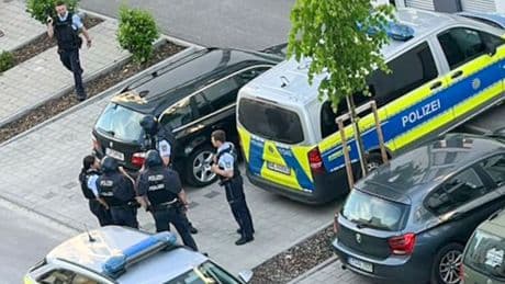 In einer Wohnung in Lahr - Polizei findet zwei Tote (30, 37) und eine Pistole