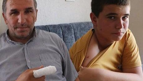 Gece saatlerinde eve torpil attılar, baba ve oğlu ölümden döndü! 'Eğlence olsun diye yaptık'