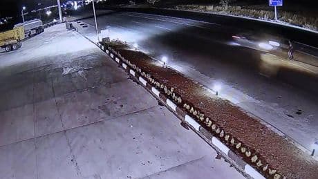 Adıyaman'da feci kaza! Yolun karşısına geçmek isteyen adama otomobil çarptı