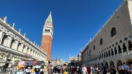 Die Kriminellen fühlen sich belästigt - Taschendiebe in Venedig verklagen Bürgerwehr
