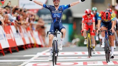 Gaudu da la sorpresa en la Vuelta el día que le roban la bici a Vingegaard