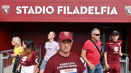 <p>Torino, bagno di folla al Filadelfia: si rivede anche capitan Zapata</p>