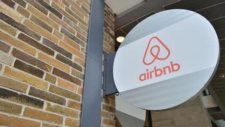 Airbnb confirma que retirará los anuncios de pisos turísticos sin código de registro
