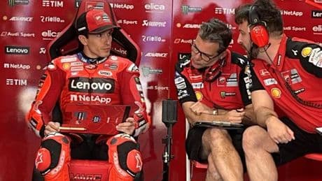 Marc Márquez destroza el récord de Le Mans arrinconando a sus rivales