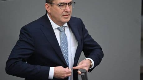 Wegen Zurückweisungen an Grenzen: Rechercheplattform stellt Strafanzeige gegen Innenminister Dobrindt
