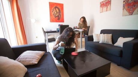 Un experto inmobiliario a los que comparten piso de alquiler: «Ojo si un compañero deja de pagar»