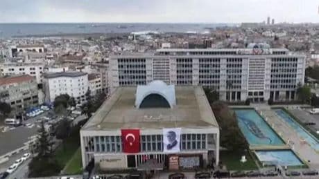 İBB'ye yönelik yolsuzluk soruşturmasının şüphelisi Öner'e evinde ele geçirilen altın ve paralar soruldu