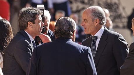 La dirección del PP, contrariada con la decisión de Camps de postularse en Valencia: "Es pasado y sólo aumenta el lío"