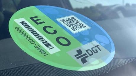 El problema que puedes tener al comprar un coche usado si no te fijas en si tiene etiqueta ambiental vigente