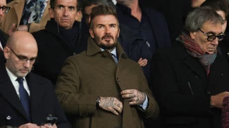 "C'est un peu bizarre, mais je suis très honoré ": "Sir" David Beckham anobli par le roi Charles III