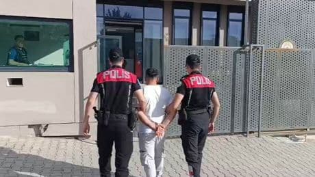 Uygulamada şüphe çekti, 21 yıl hapisle arandığı ortaya çıktı!