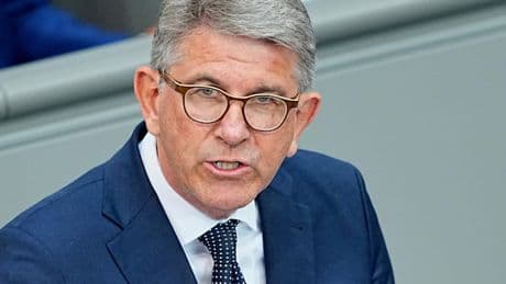 „Trauriger, skandalöser Vorgang, dass jemandem die Bühne verwehrt wird, nur weil er Jude ist“