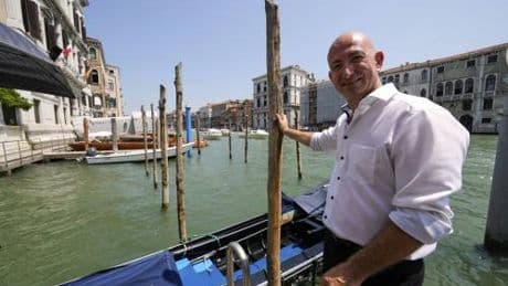 Jeff Bezos e Lauren Sanchez: nozze da 30 milioni, ma per lui è come offrire un caffè