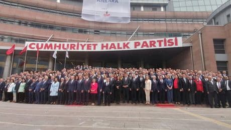 Ataşehir'in ardından CHP'nin Esenyurt, Sarıyer, Başakşehir ve Bakırköy kongrelerine engel