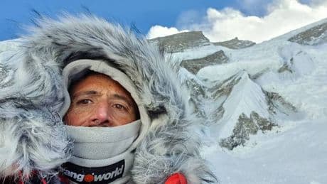 Alex Txikon y su equipo descansan en el CB tras ascender más alla del C3