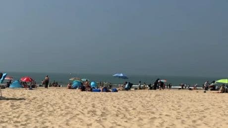 Comment les Français restreignent leur budget pour les vacances d'été