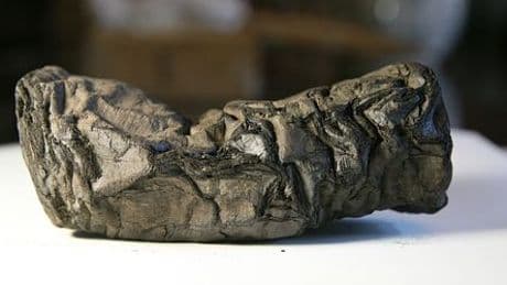 Herculaneum: Röntgenanalyse findet Tinte von Philodem auf verkohltem Papyrus