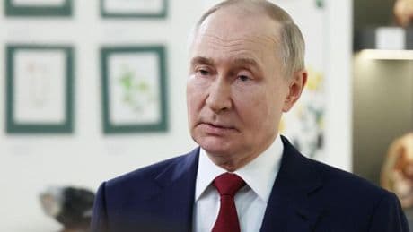 Putin respinge la tregua: “Ma sono pronto a trattare”. Trump: “Negoziati subito, il Vaticano si offre di ospitarli”