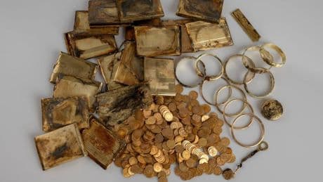 Dos hombres encuentran 598 monedas de oro y joyas mientras estaban de excursión en el monte: valen más de 600.000 euros