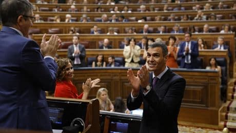 Sánchez reprocha a Feijóo una &quot;cláusula Quirón&quot; para &quot;salvar al novio de Ayuso&quot; que propuso su propio Gobierno en 2022