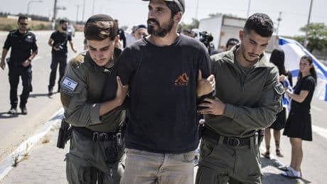 Israëlische betogers proberen levering hulp aan Gaza te blokkeren, twee aanhoudingen