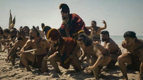 « Chief of War » : l’histoire de l’unification de Hawaï à travers les biscotos de Jason Momoa