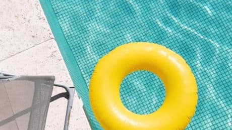 Bimbo di 2 anni morto annegato, Tommaso Pasoli era stato trovato dai genitori sul fondo della piscina in una villetta sul lago di Garda