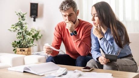 Sinister note from neighbour leaves couple terrified hours after moving in