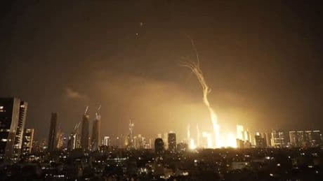 Israël: des explosions à Jérusalem et à Tel-Aviv après des tirs de missiles iraniens