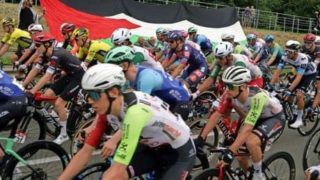 LIVE Giro d’Italia: peloton begonnen aan heuvelrit van 180 kilometer