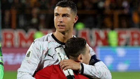 Cristiano Ronaldo: Einlaufkind weint bei Begegnung mit Portugal-Superstar