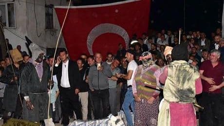 200 yıllık gelenek! Yemiş ağaçlı, kafataslı Hıdırellez şenliği