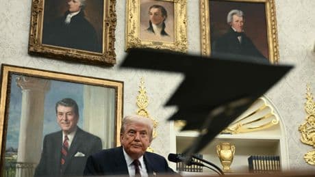 Trump anuncia aranceles del 100% a chips y semiconductores