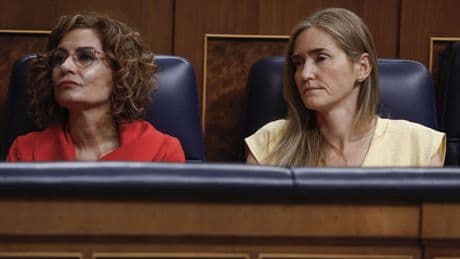 Las fotos del pleno más amargo de Sánchez: los aplausos no ocultan los gestos de disgusto