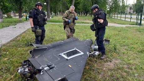Guerre en Ukraine : la Russie recrute des jeunes femmes africaines pour assembler des drones kamikazes