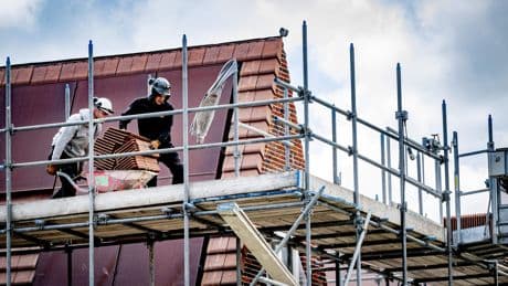 Krapte op de woningmarkt, maar verkoop nieuwbouw blijft achter: te klein, te duur en te lang wachten
