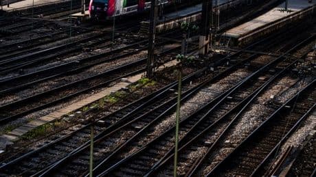 La Garenne-Colombes: un véhicule tombe sur les voies, des perturbations sur les Transilien et les TER