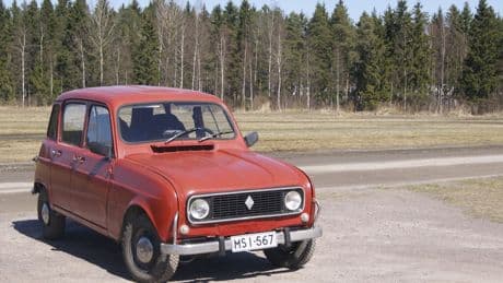 Cuando Renault quiso poner a prueba su Renault 4, hizo algo de lo más razonable: torturarle con tres millones de kilómetros