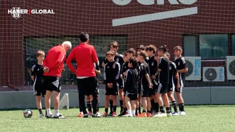 Beşiktaş'ta geleceğin yıldızlarına 23 Nisan sürprizi