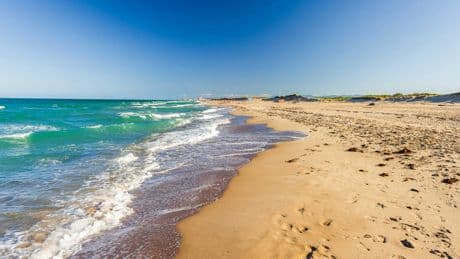 Hemos preguntado a la inteligencia artificial por la playa más bonita de Valencia y esta es su respuesta